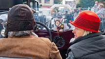 Veteran Car Club Dvůr Králové nad Labem pořádal přehlídku a jízdu historických vozidel Než vypustíme vodu z chladiče.