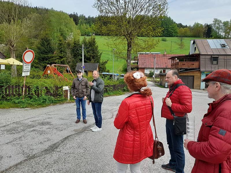 V Dolním Dvoře byla ve čtvrtek 18. května otevřena zábavná výletní online rodinná hra pro turisty Dolnodvorské vyhlídky