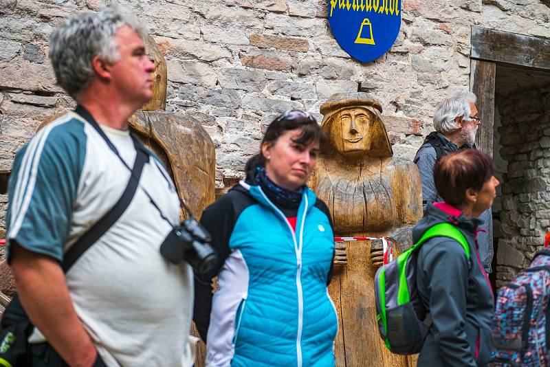 Lidé se přišli podívat na havlovický hrad Vízmburk při dni otevřených dveří.