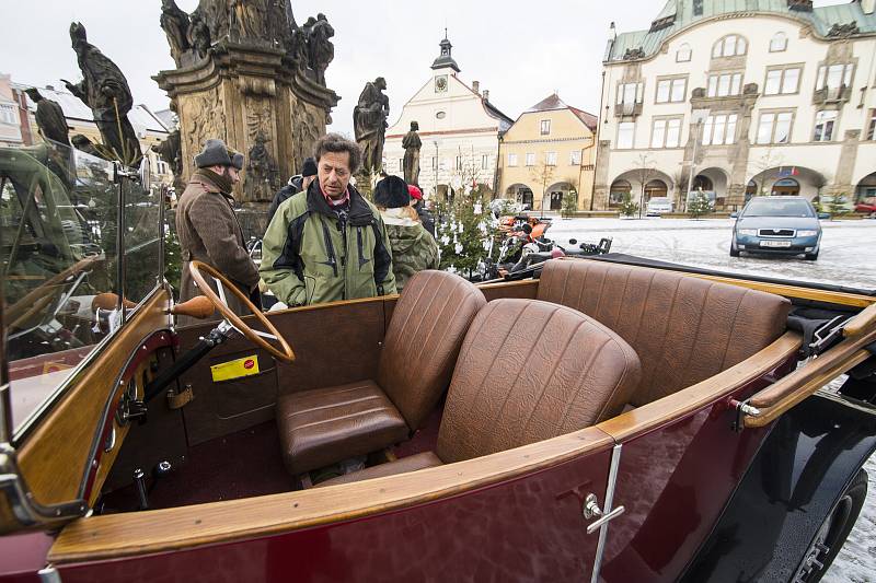 Veteran Car Club Dvůr Králové nad Labem pořádal v sobotu Tříkrálovou jízdu.