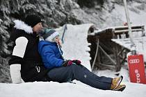 Leden 2021: V lyžařském areálu Svatý Petr se pohybovalo jen několik desítek rodin s dětmi, které tam sáňkovaly nebo bobovaly.
