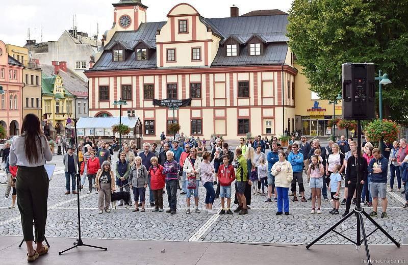 Ze středečního setkání iniciativy Milion chvilek pro demokracii ve Vrchlabí 21. srpna 2019.