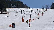 Velikonoční lyžování v Peci pod Sněžkou v pátek 15. dubna 2022.