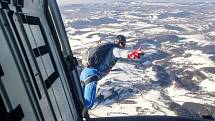 Od středy do soboty se koná ve Skiareálu Bubákov Herlíkovice světový šampionát v para-ski. Tato discplína kombinuje parašutismus a lyžování.