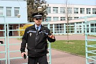 Městskou policii Dvůr Králové nad Labrm vede od roku 2018 Jan Štípek. Málokterá práce klade na zaměstnance takové nároky na bezúhonnost, zdravotní a odbornou způsobilost, kterou musí každých 5 let obhájit na zkouškách na MVČR, jako práce u městské policie