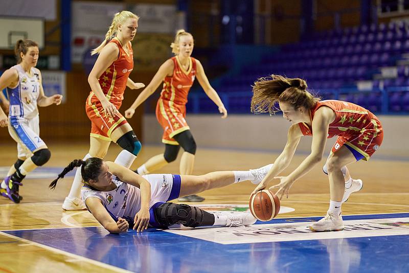 Utkání 7. kola RENOMIA ŽBL basketbalistek: BK Loko Trutnov - BLK Slavia Praha (79:82).