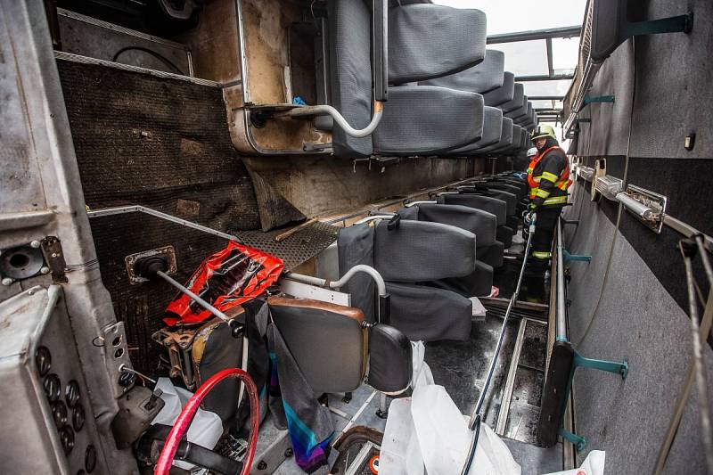 Hodně zraněných. Záchranáři cvičili zásah při nehodě autobusu plného turistů vysoko v horách.