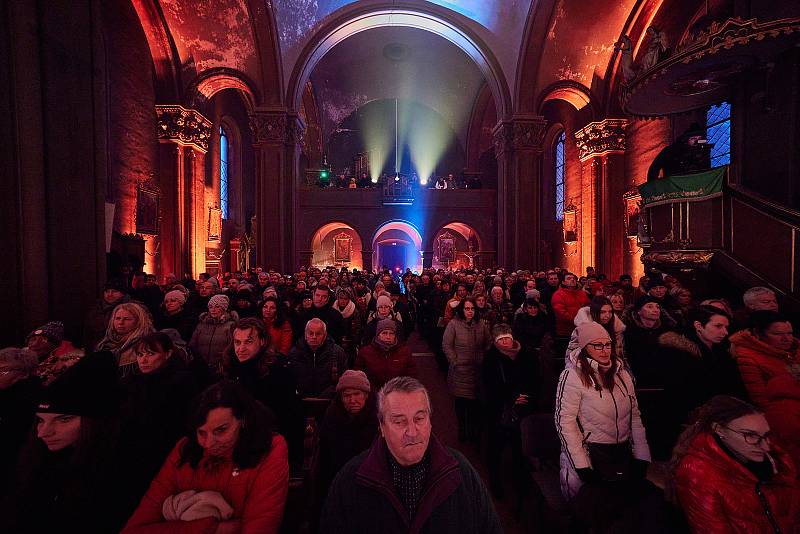 Richard a Karin Krajčovi uspořádali v kostele v Chotěvicích vánoční mši a koncert.