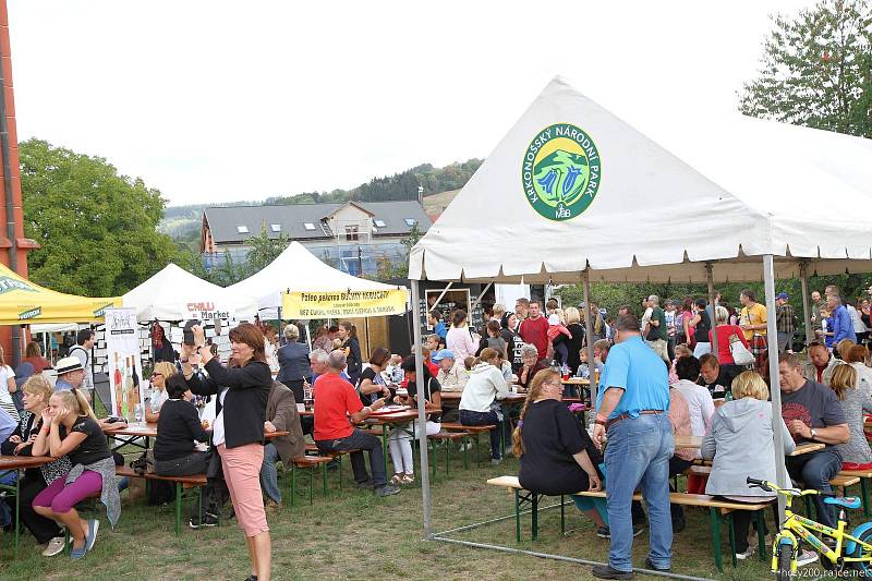 Food festival v klášterní zahradě.