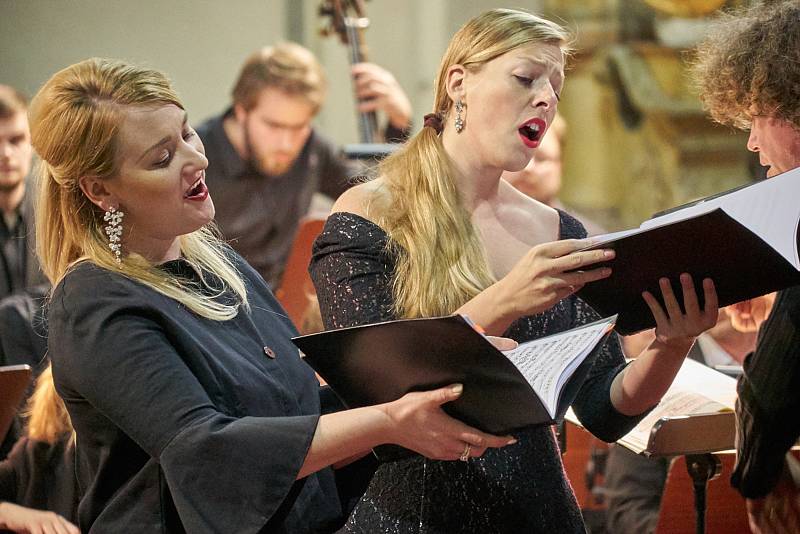 Úvodní koncert Trutnovského podzimu v místním kostele. Zazněla mše h moll Johanna Sebastiana Bacha v podání Czech Ensemble Baroque Orchestra & Choir.