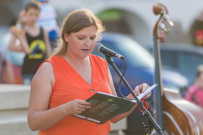 Z trutnovské demonstrace proti Babišovi.