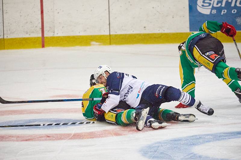 Hokejové derby Trutnov - Dvůr Králové (4:3).