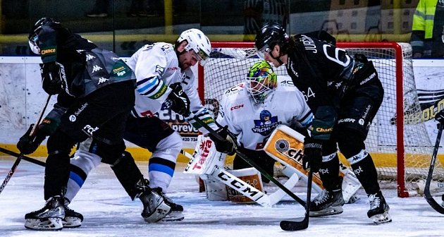 Zatím poslední duel odehráli vrchlabští hokejisté na ledě Sokolova. Domácí tým vyhrál 2:0.