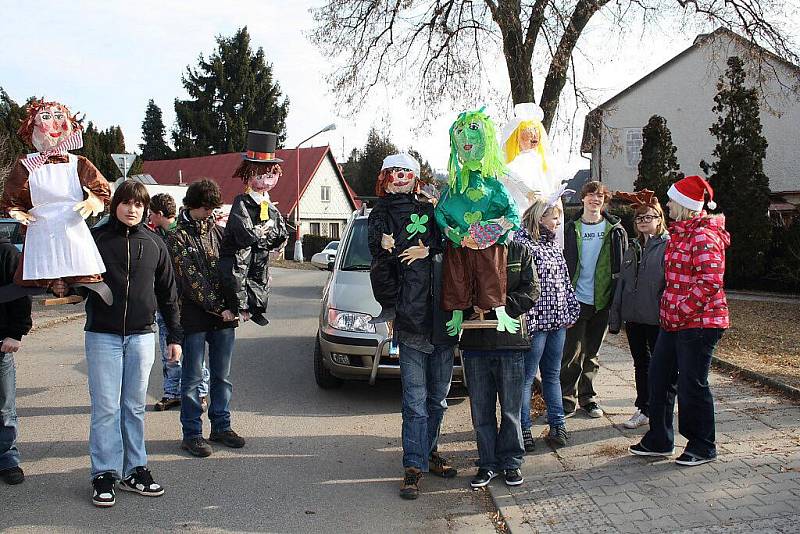 Masopustní průvod ve Dvoře Králové zorganizovala ZŠ Podharť