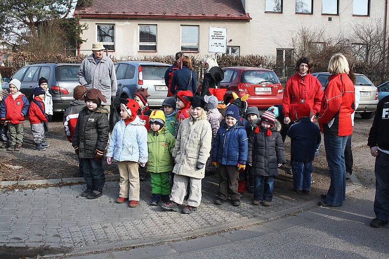 Masopustní průvod ve Dvoře Králové zorganizovala ZŠ Podharť