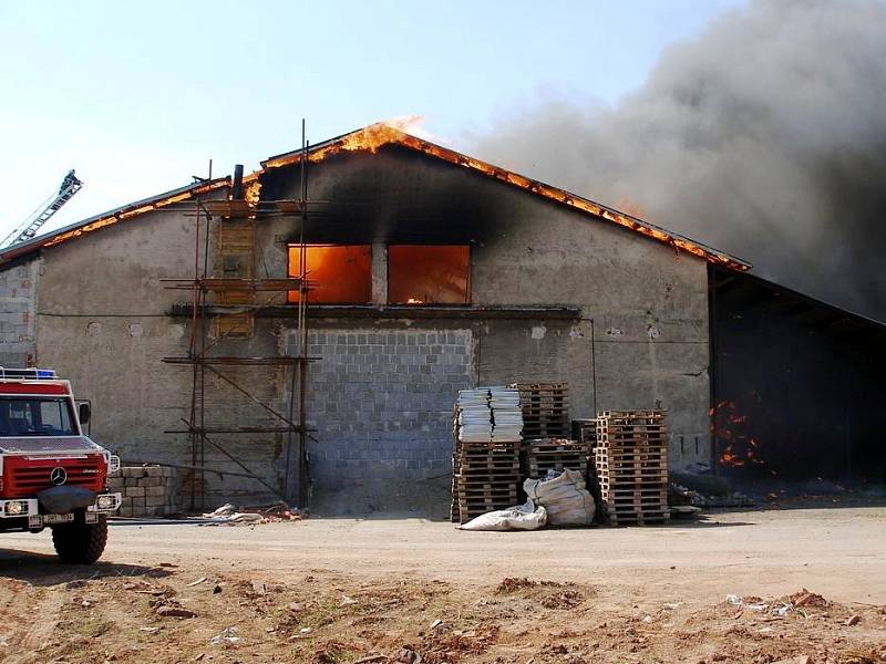 Požár skladu v Trutnově na Bojišti