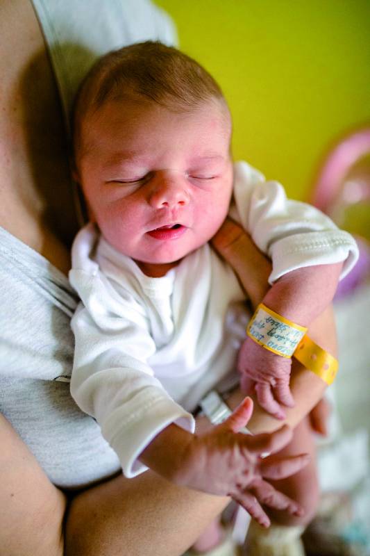 BERTA PLÍŠKOVÁ se narodila 27. února v 19.08 hodin Šárce a Láďovi. Vážila 3,13 kg a měřila 49 cm. Spolu s brášky Matějem a Bobešem je doma v Kněžnici.