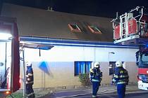 V sobotu pozdě večer hořelo v rodinném domě ve Dvoře Králové nad Labem v místní části Zboží.