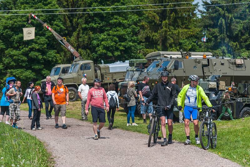 Vojenská vozidla u Stachelbergu.