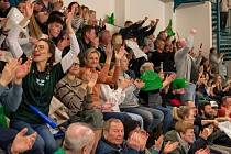 V královédvorské sportovní hale při ZŠ Strž se v sobotu uskuteční podkrkonošské florbalové derby, ve kterém hráči i fanoušci podpoří malou Viktorku v léčbě těžké nemoci.