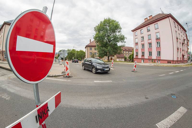 Oprava silnice v Pražské ulici v Trutnově.