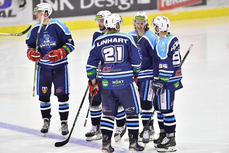 Čtvrtfinále play off hokejové Chance ligy: HC Stadion Vrchlabí - VHK Robe Vsetín.