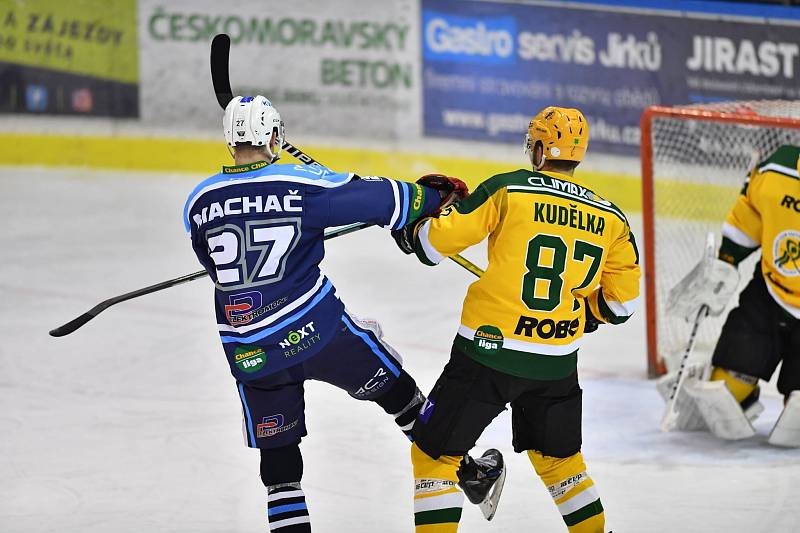 Čtvrtfinále play off hokejové Chance ligy: HC Stadion Vrchlabí - VHK ROBE Vsetín.