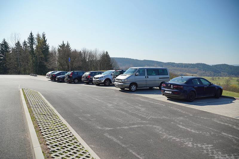 Ze slavnostního otevření nového parkoviště na Babí u trutnovské pevnosti Stachelberg.