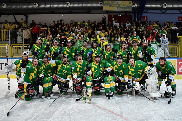 V loňské sezoně Jakub Luštinec vyhrál druhou ligu v dresu HC Rodos Dvůr Králové nad Labem.