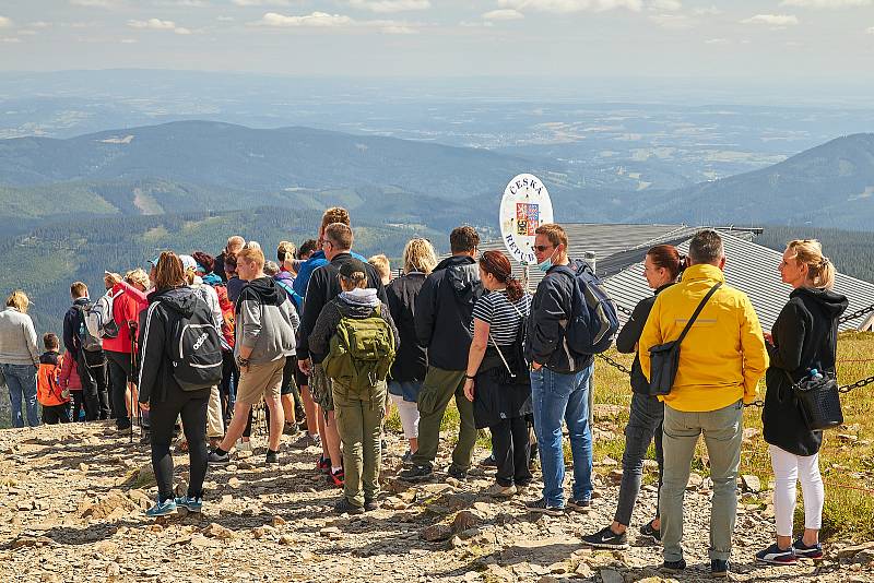 Záběry ze Sněžky a jejího okolí v prvním srpnovém týdnu.