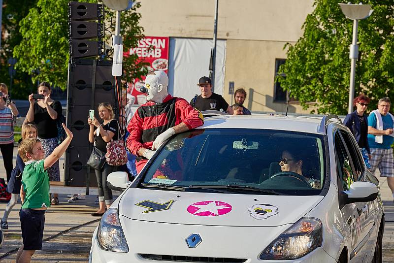 Španělský klaun Murmuyo při vystoupení v Trutnově při festivalu Cirk-UFF.