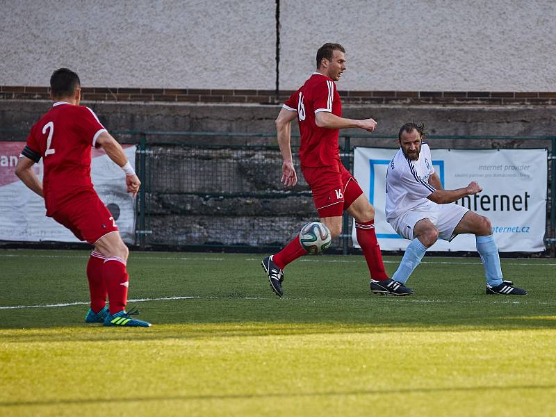 Divizní fotbalové derby: MFK Trutnov - TJ Dvůr Králové nad Labem.