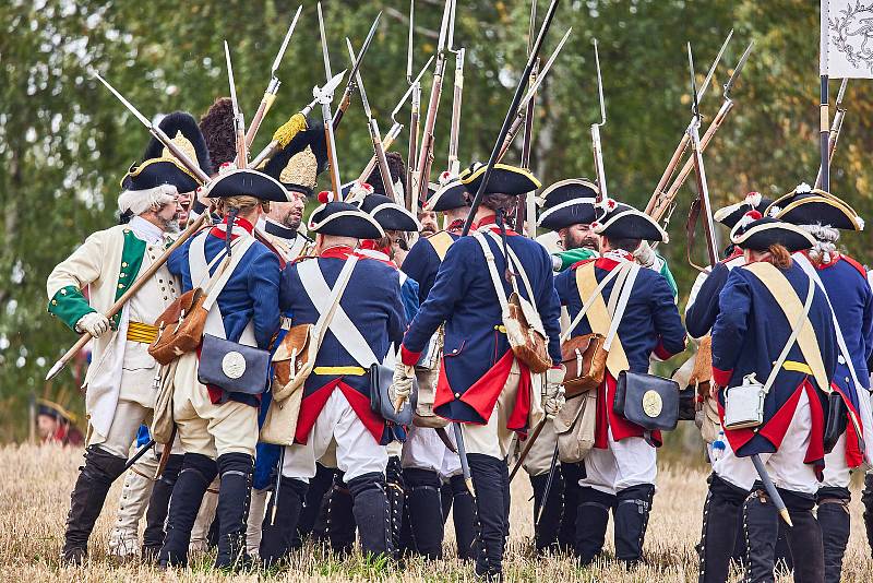 Na poli u Studence u Trutnova se střetli vojáci armád rakousko-saské a pruské, které bojovaly v bitvě v roce 1745.