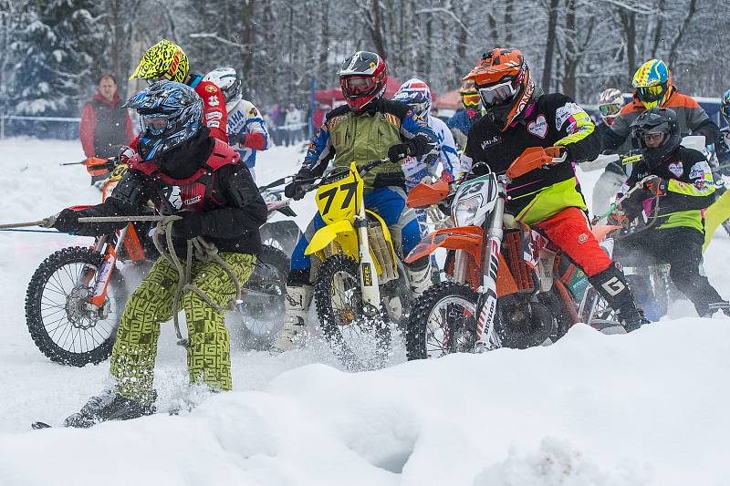 Závod mistrovství ČR v motoskijöringu v Rudníku.