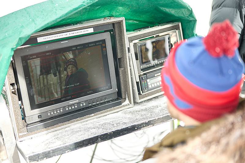 Začátek natáčení filmu Děti Nagana na kluzišti v krkonošské Malé Úpě.