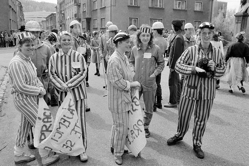 Trutnovský fotograf Ctibor Košťál zachytil období z  prvního půlroku po 17. listopadu 1989.