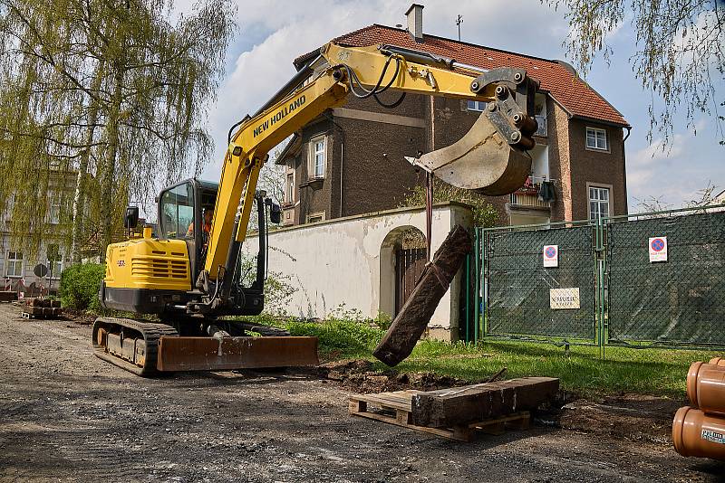 V Trutnově odstartovala tento týden půlroční rekonstrukce Národní ulice.