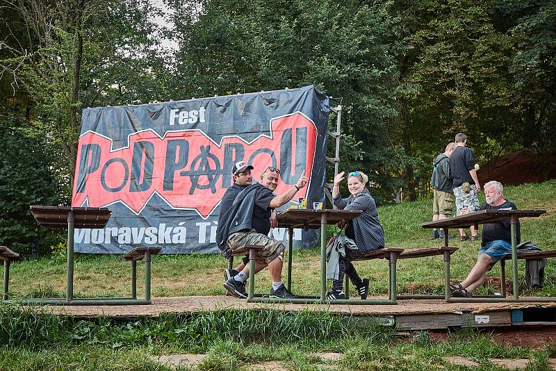 Trutnovské Bojiště patřilo vůbec poprvé punkovému festivalu Pod Parou.