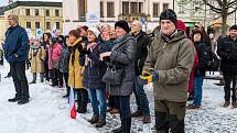 Demonstrace odpůrců protipandemických opatření v Trutnově na Krakonošově náměstí v neděli 23. ledna.