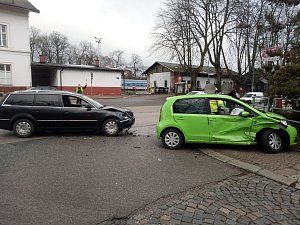 Dopravní nehoda v Trutnově u vlakového nádraží.