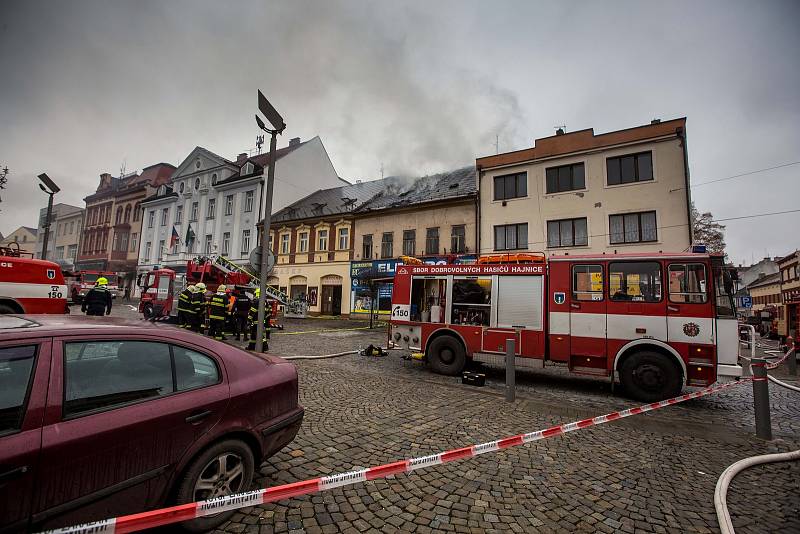 Požár domu na náměstí TGM ve Dvoře Králové nad Labem.