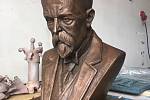 Busta T. G. Masaryka od akademické sochařky Pauliny Skavové, která pochází ze Žacléře.