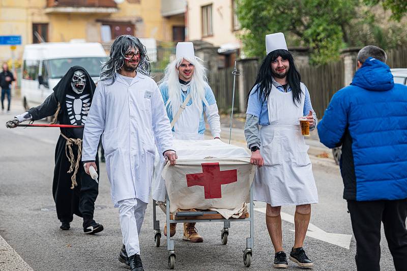 Lidé v Bílé Třemešné si užili Posvícenský průvod.