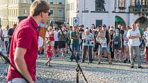 Z trutnovské demonstrace proti Babišovi.