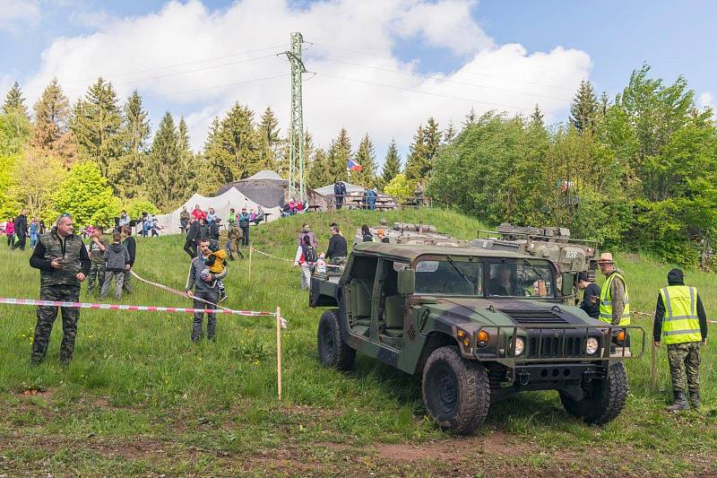 U Stachelbergu rachotila vojenská technika. Na zemi i ve vzduchu.