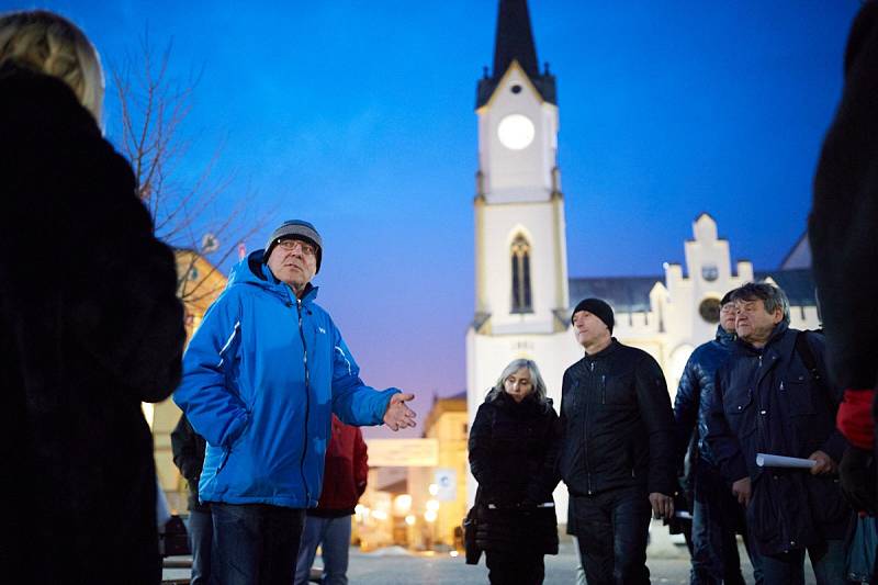 PROTEST PROTI ZDEŇKU ONDRÁČKOVI proběhl dnes (v pondělí) i v "jeho" Město Trutnov.