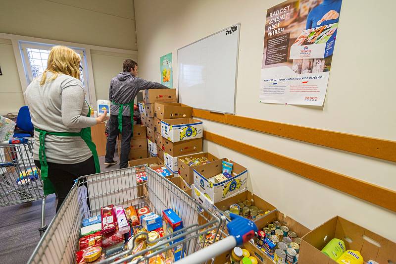 Sbírka potravin v trutnovském Tescu vynesla 1262 kg potravin a 277 kg drogerie, v trutnovském Penny se vybralo 498 kg potravin a 16 kg drogerie.