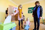 V Trutnově začaly v pátek ve 14 hodin volby do Poslanecké sněmovny.