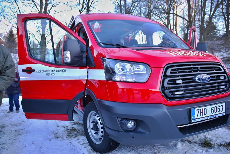 Slavnostní předání nového dopravního automobilu Sboru dobrovolných hasičů Libňatov.