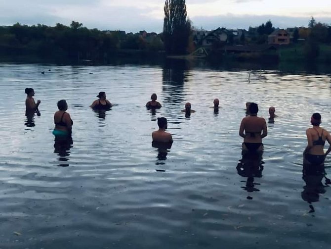 Ve Vrchlabí vznikla nová otužilecká skupina, chodí se koupat do rybníku Kačák.